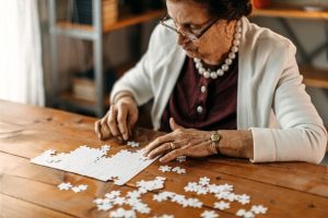 6 práticas para estimular o desempenho cognitivo de idosos