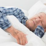 Como as alterações no sono afetam os idosos?
